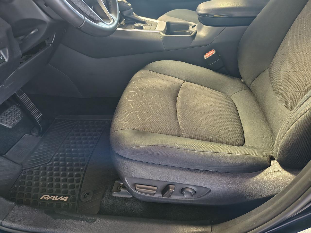 2019 Toyota RAV4 Hybrid XLE Photo0