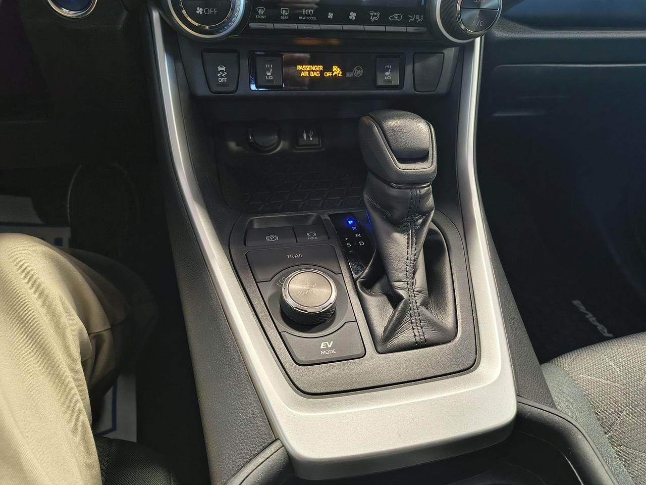 2019 Toyota RAV4 Hybrid XLE Photo0
