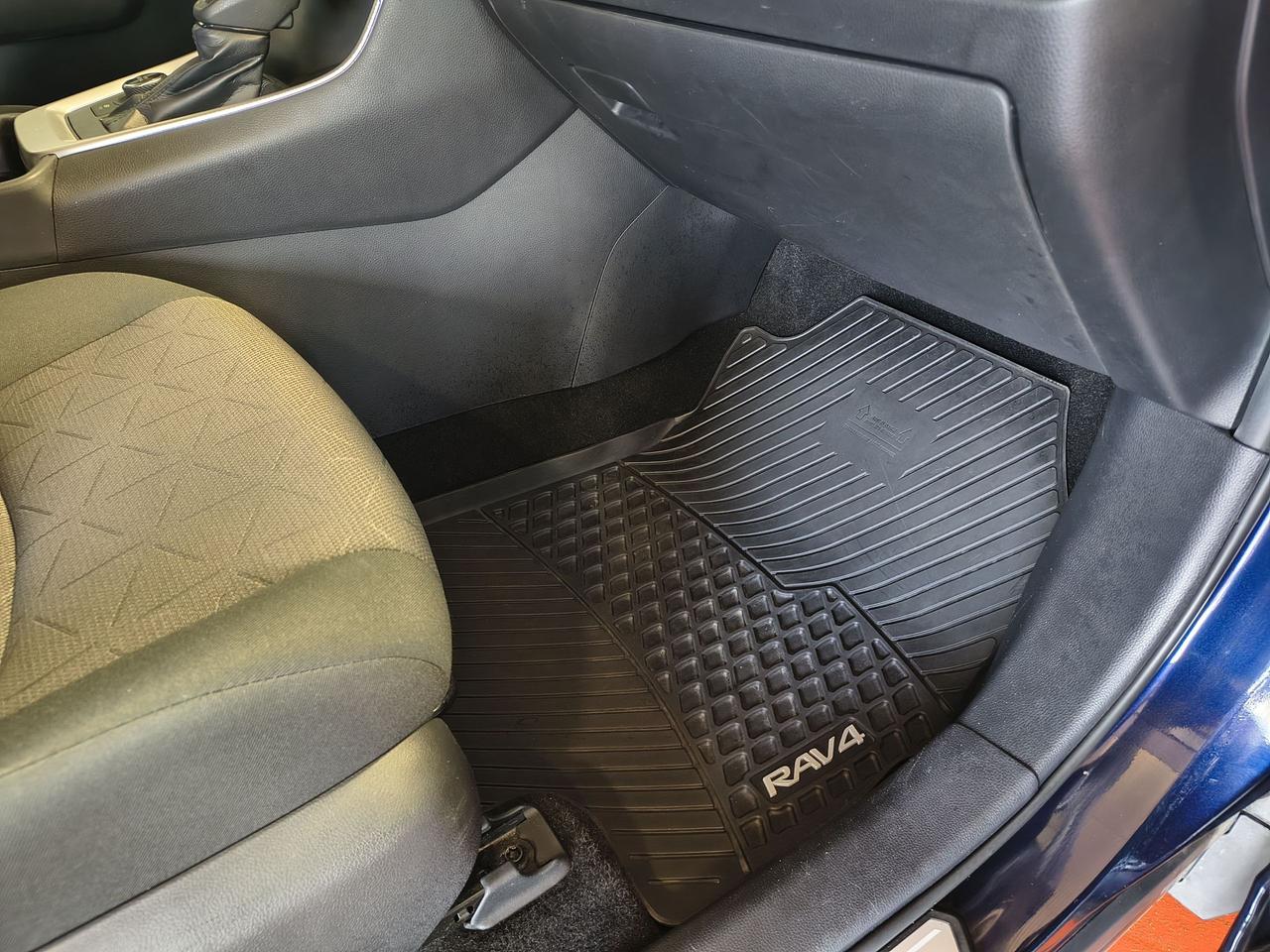 2019 Toyota RAV4 Hybrid XLE Photo0