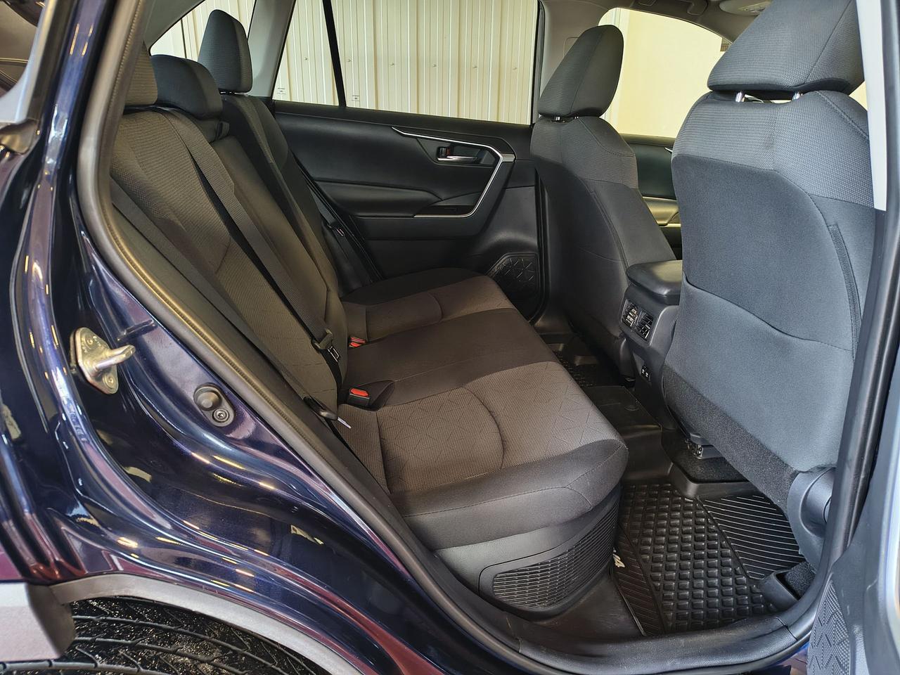 2019 Toyota RAV4 Hybrid XLE Photo0