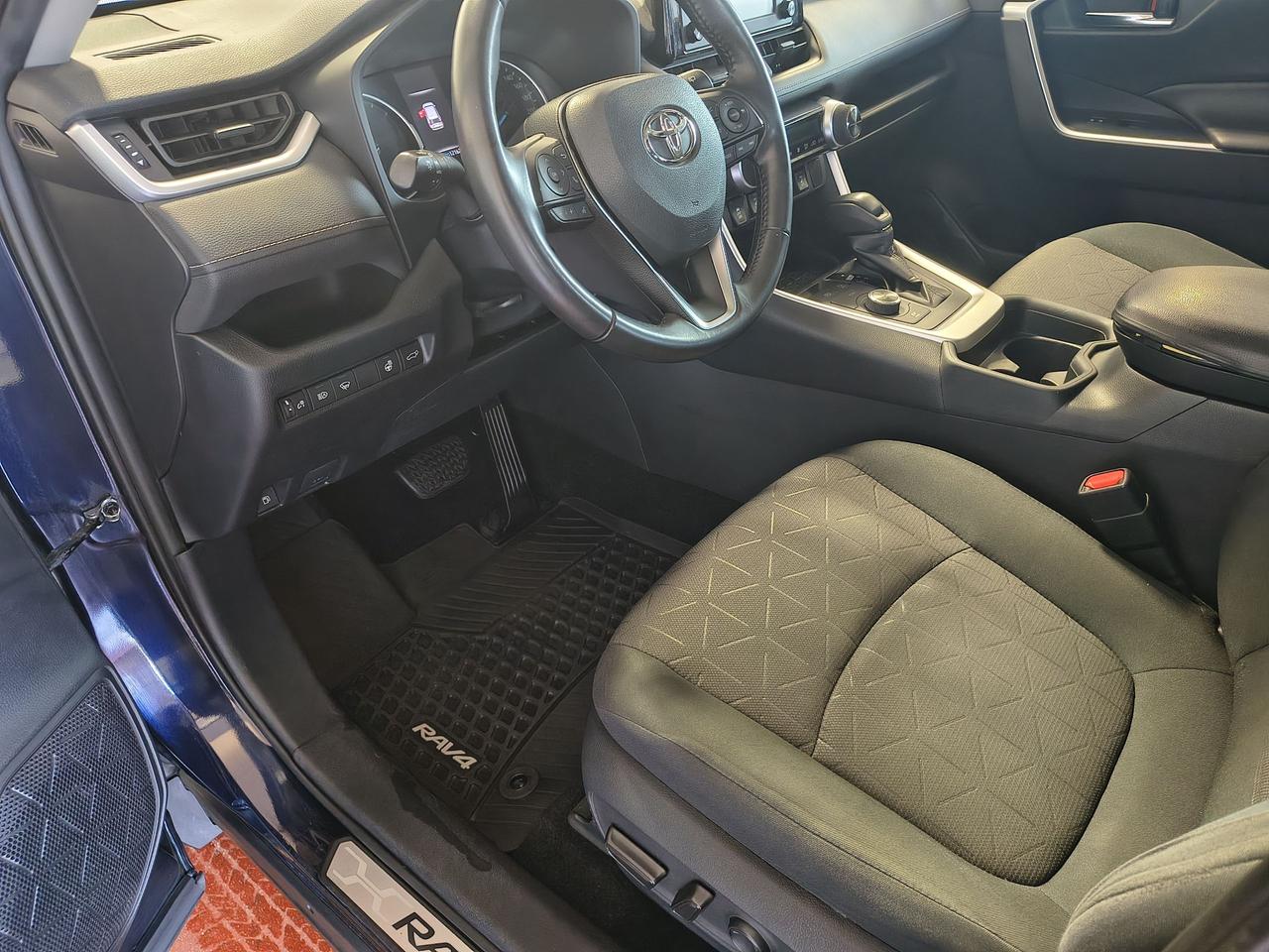 2019 Toyota RAV4 Hybrid XLE Photo0