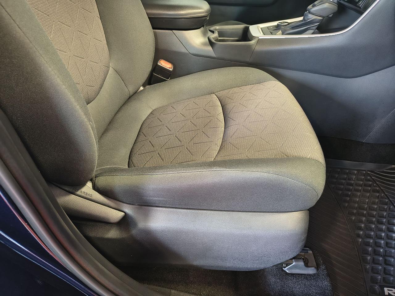 2019 Toyota RAV4 Hybrid XLE Photo0