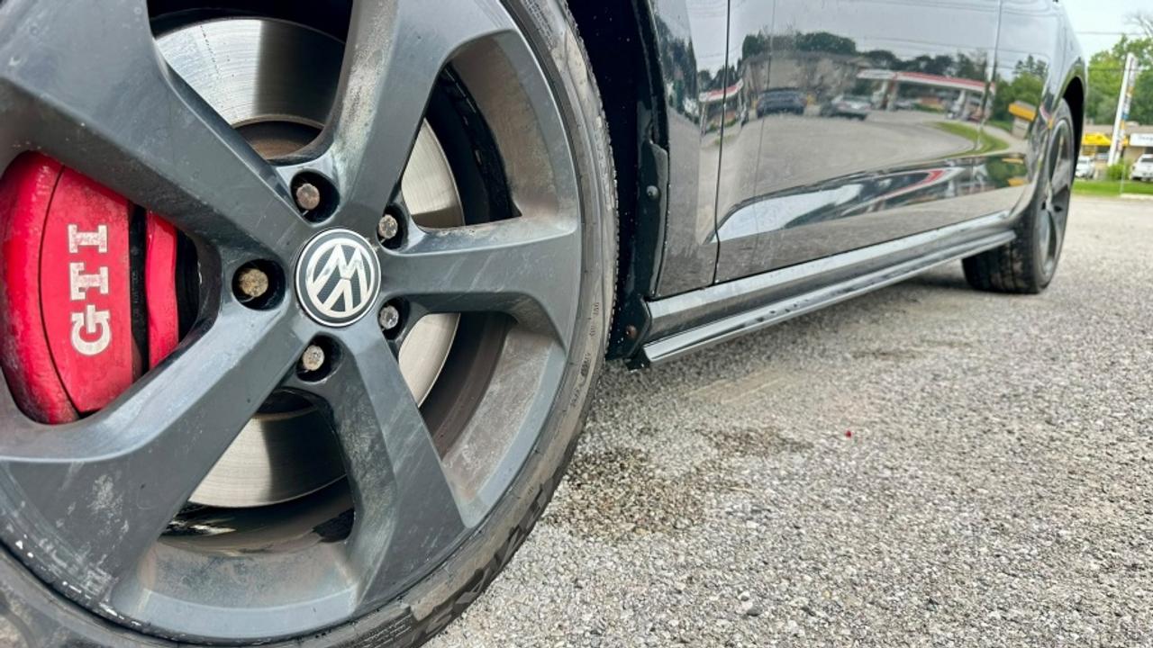 2018 Volkswagen Golf GTI S * DSG * 5 DOOR GTI Photo