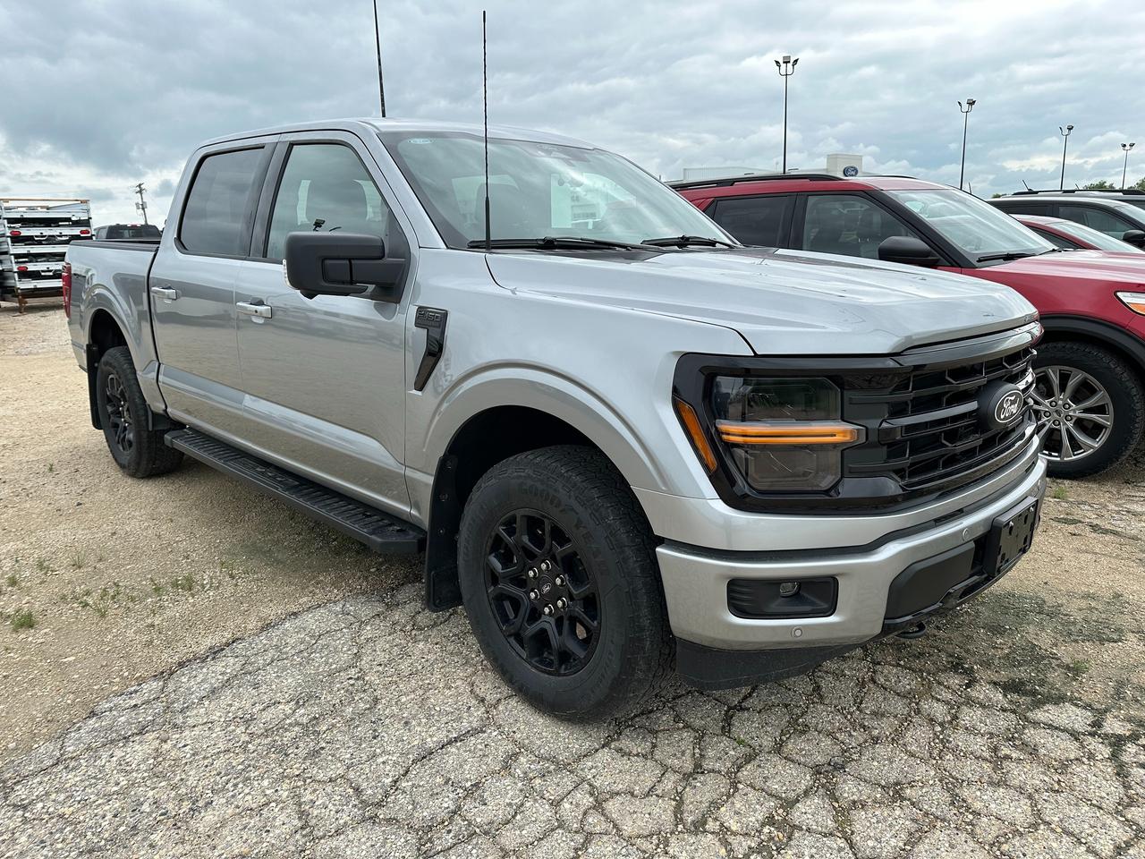 2025 Ford F-150 XLT Photo2