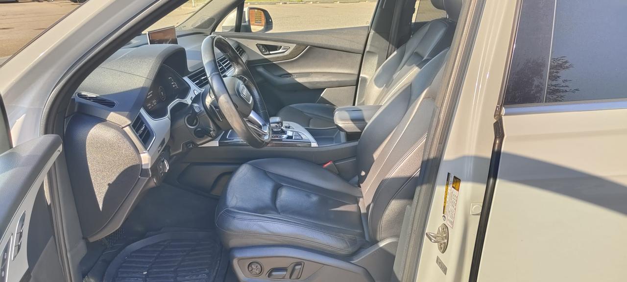 2017 Audi Q7 3.0T Technik Photo