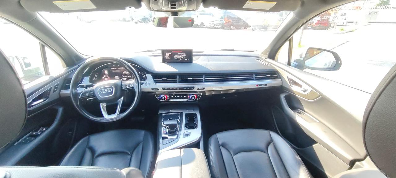 2017 Audi Q7 3.0T Technik Photo