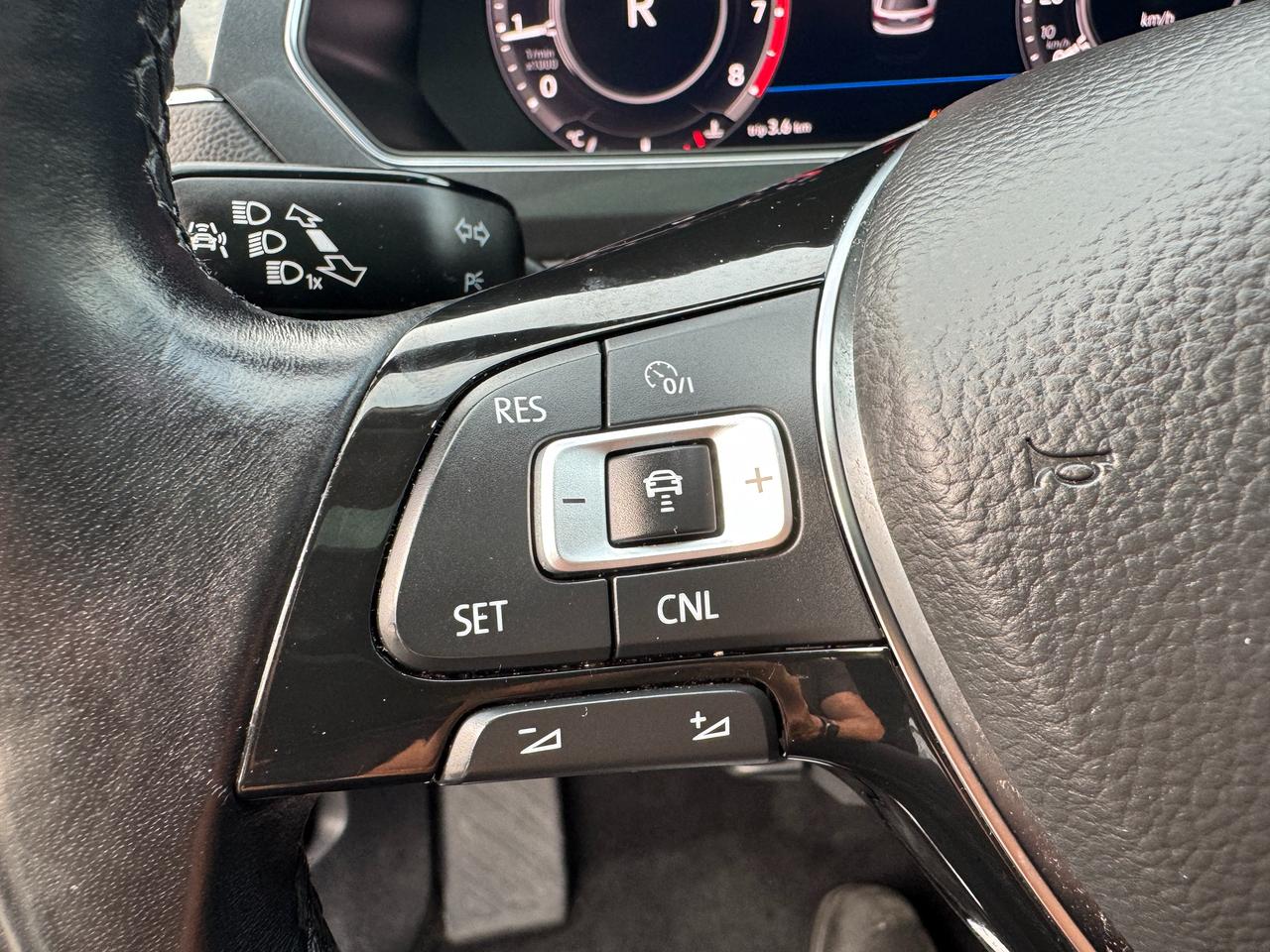 2018 Volkswagen Tiguan Highline 4MOTION+CLEAN CARFAX Photo