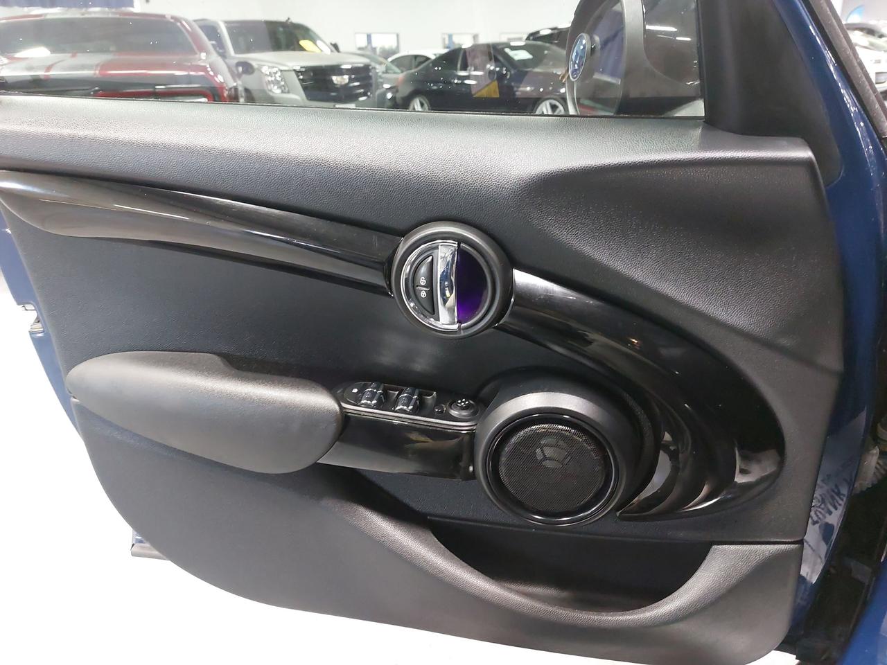 2016 MINI Cooper 5dr HB S Photo