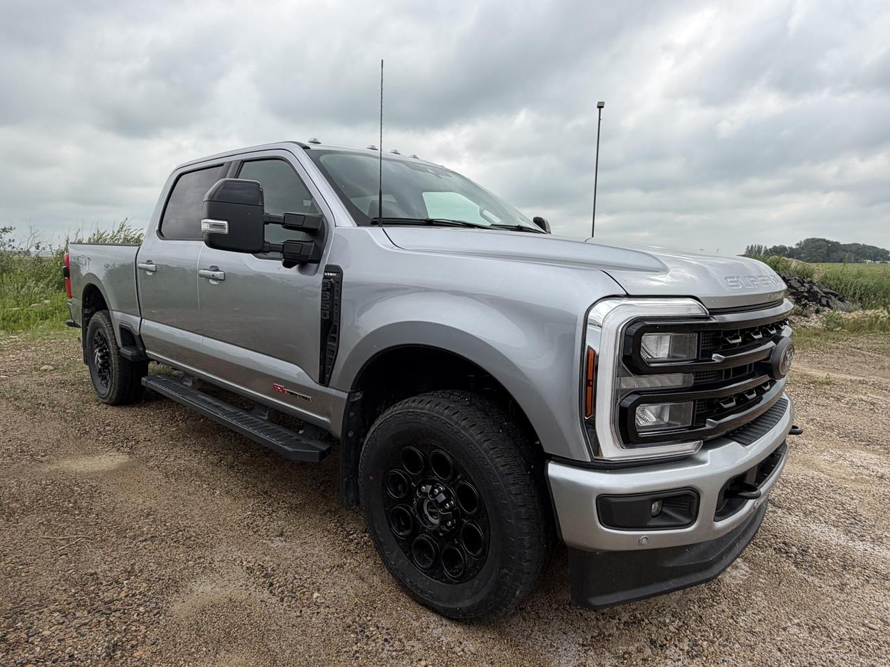2024 Ford F-350 Super Duty SRW Lariat Photo0