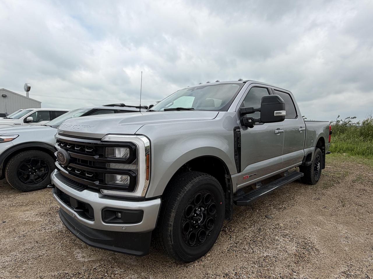 2024 Ford F-350 Super Duty SRW Lariat Photo3