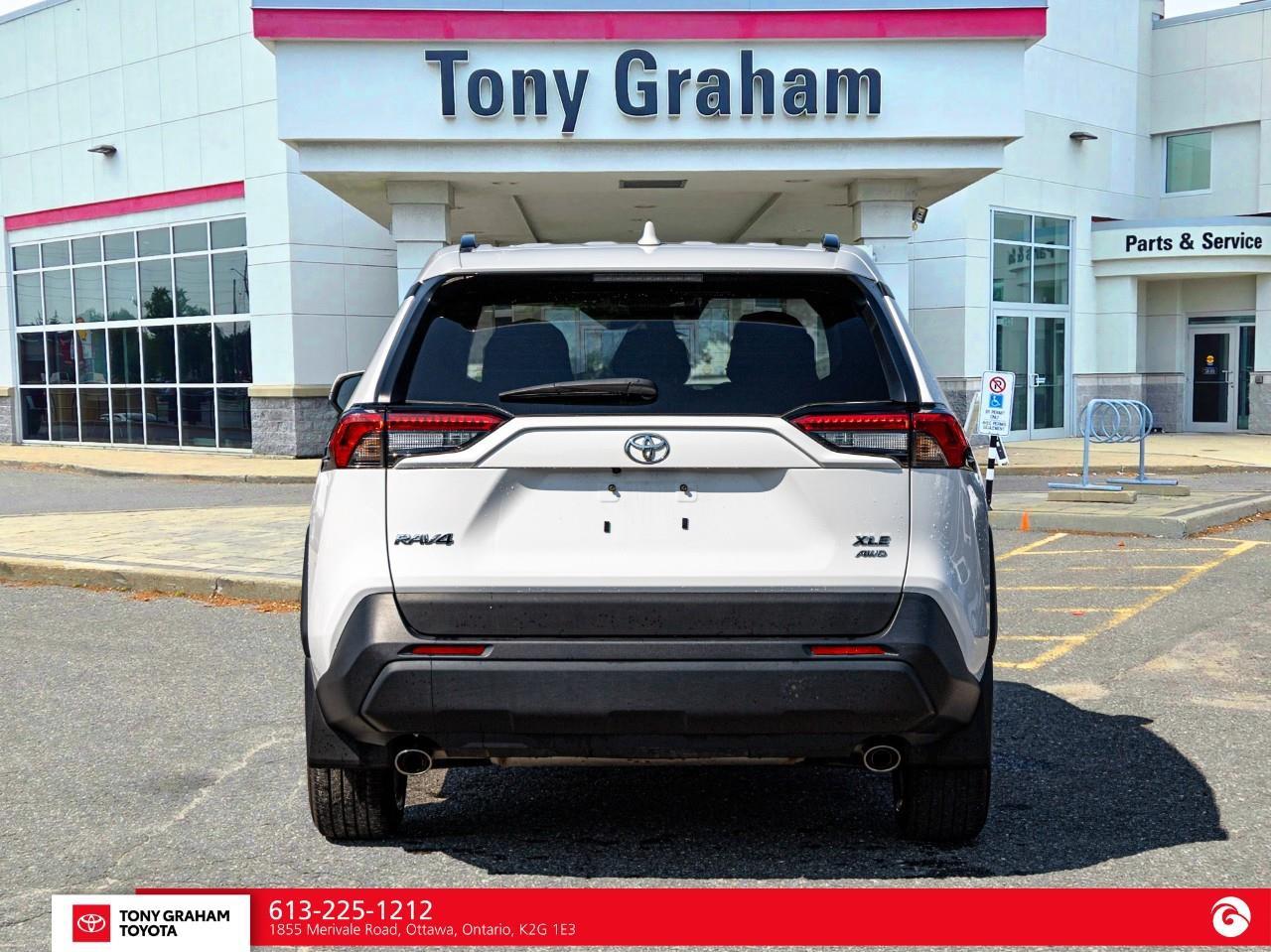 2025 Toyota RAV4 XLE Photo4