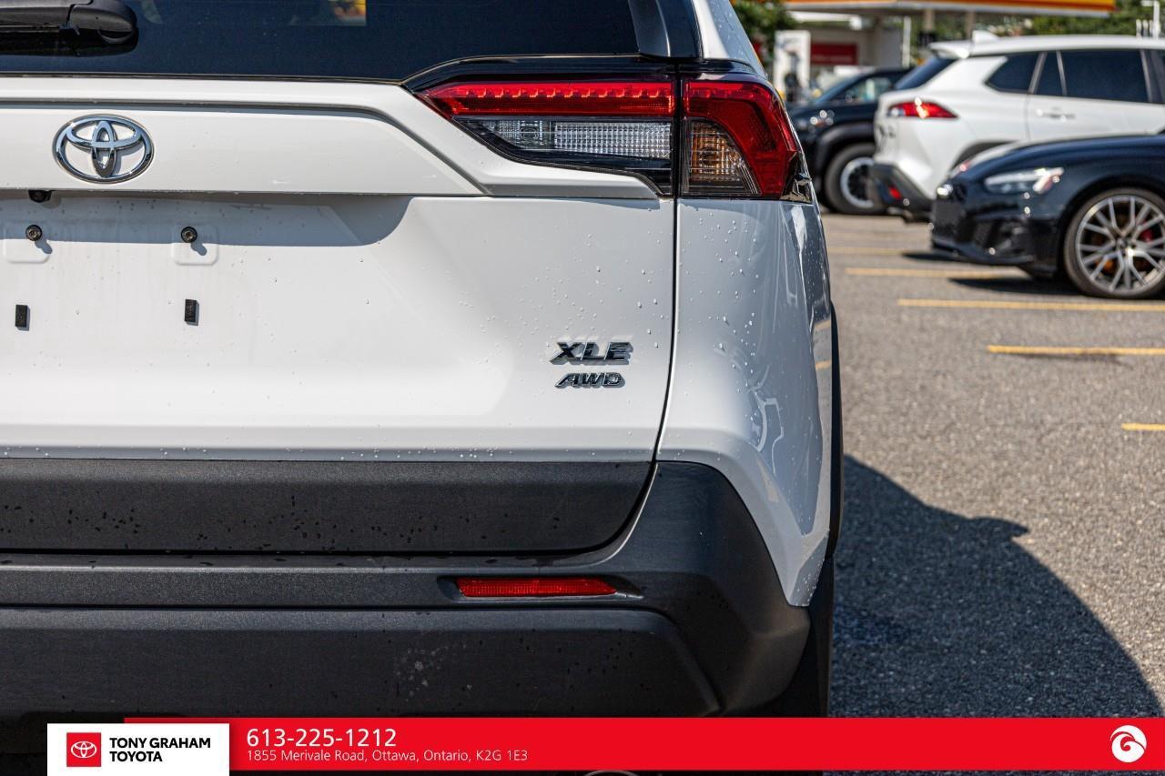 2025 Toyota RAV4 XLE Photo