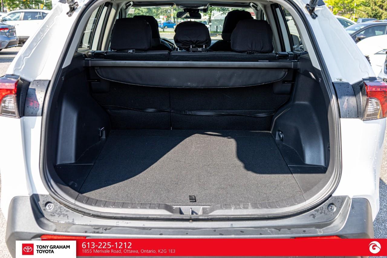 2025 Toyota RAV4 XLE Photo