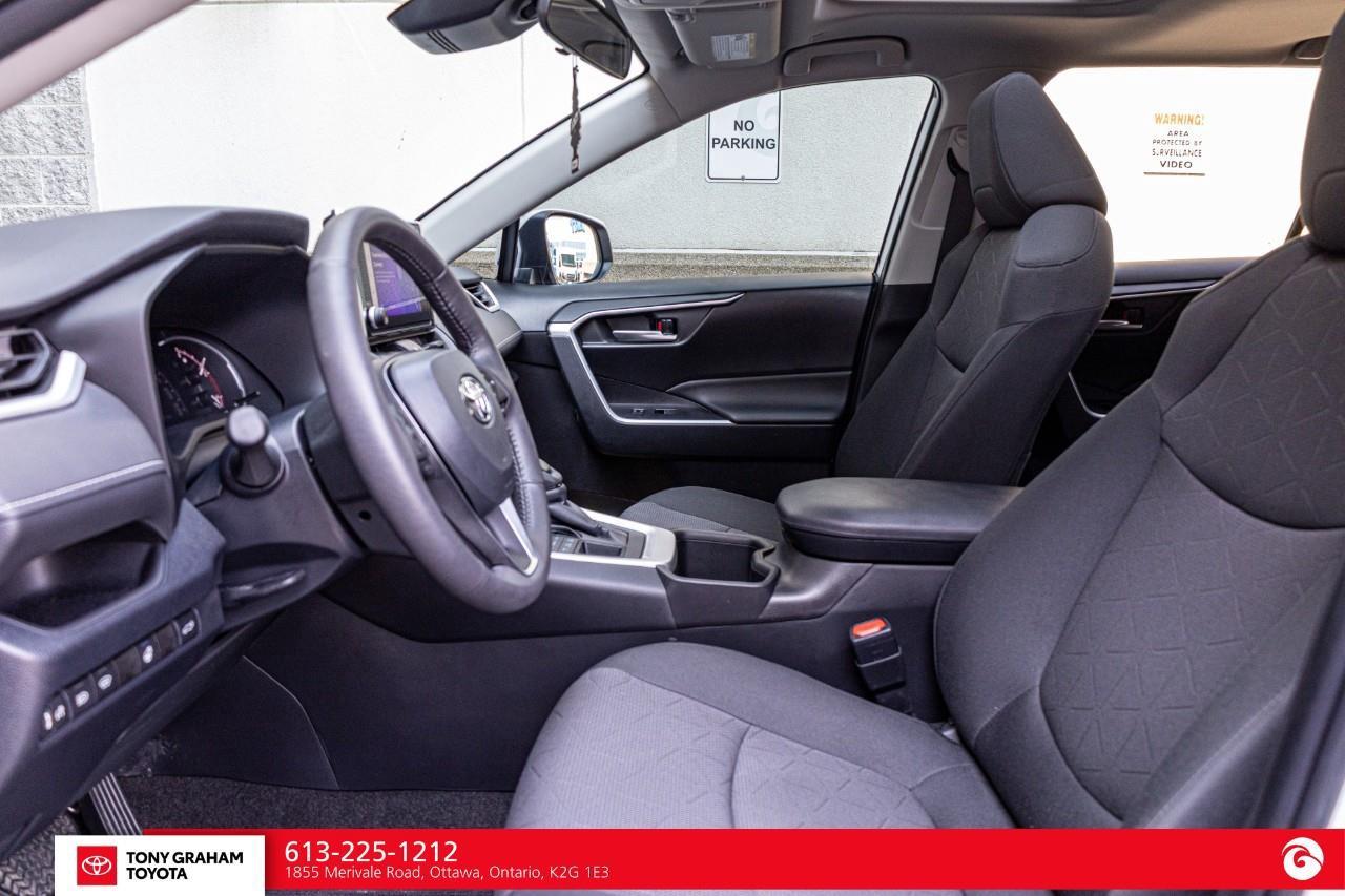 2025 Toyota RAV4 XLE Photo