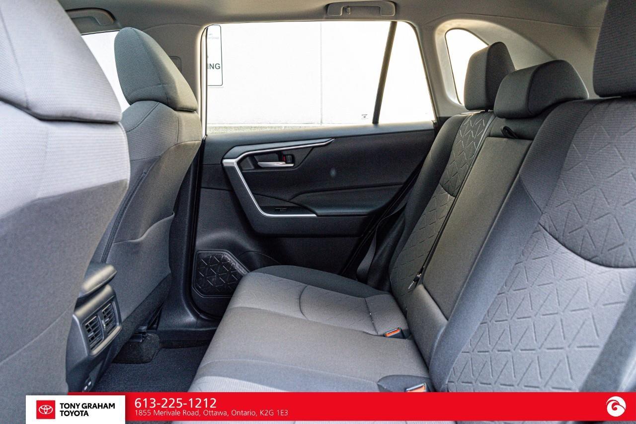 2025 Toyota RAV4 XLE Photo