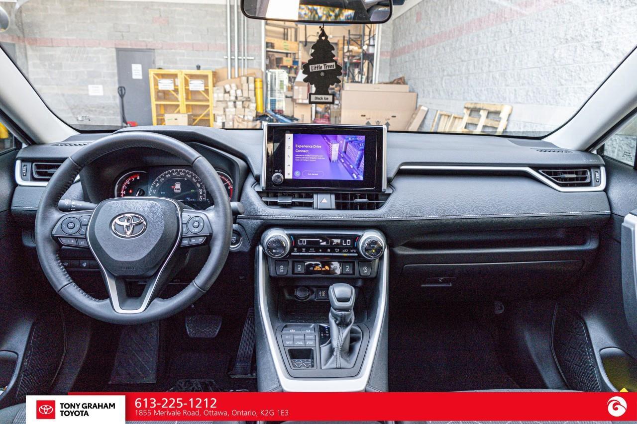 2025 Toyota RAV4 XLE Photo