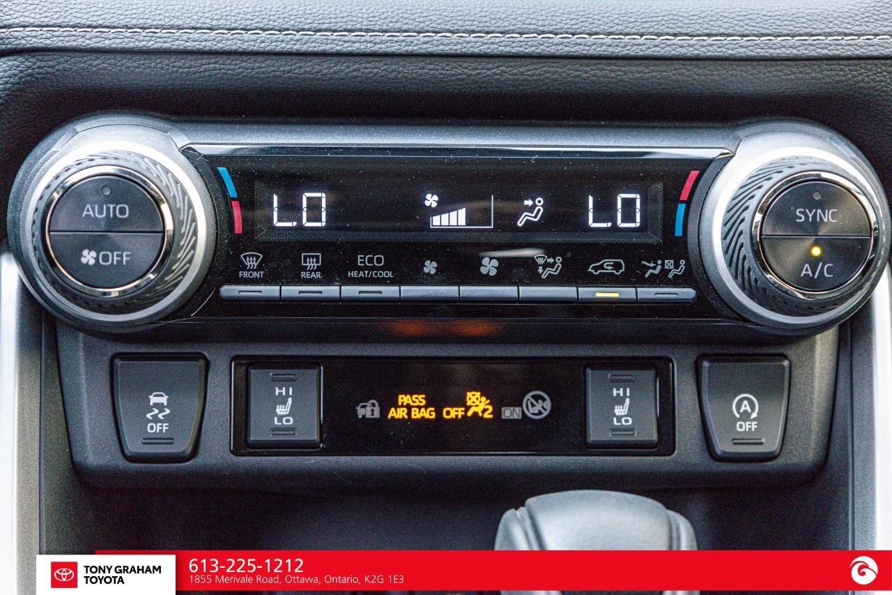 2025 Toyota RAV4 XLE Photo