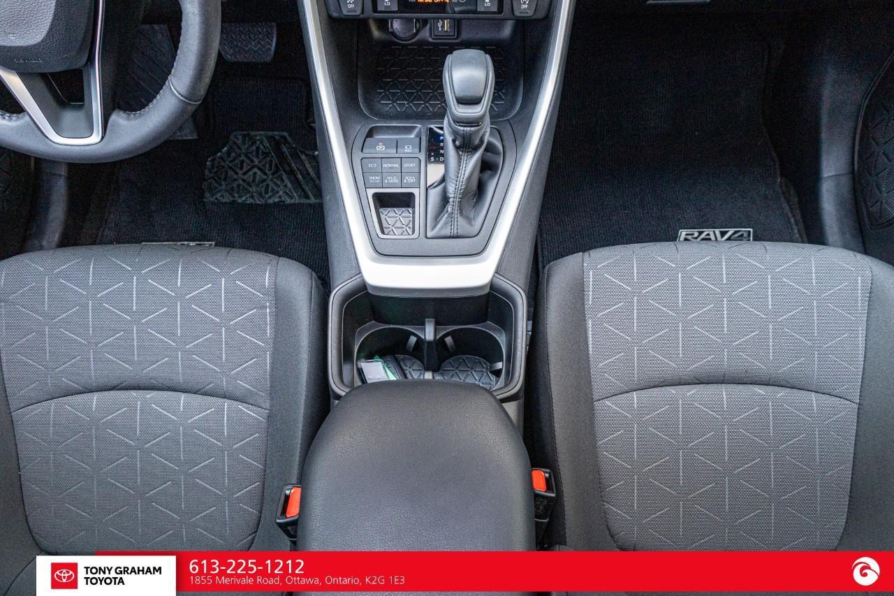 2025 Toyota RAV4 XLE Photo