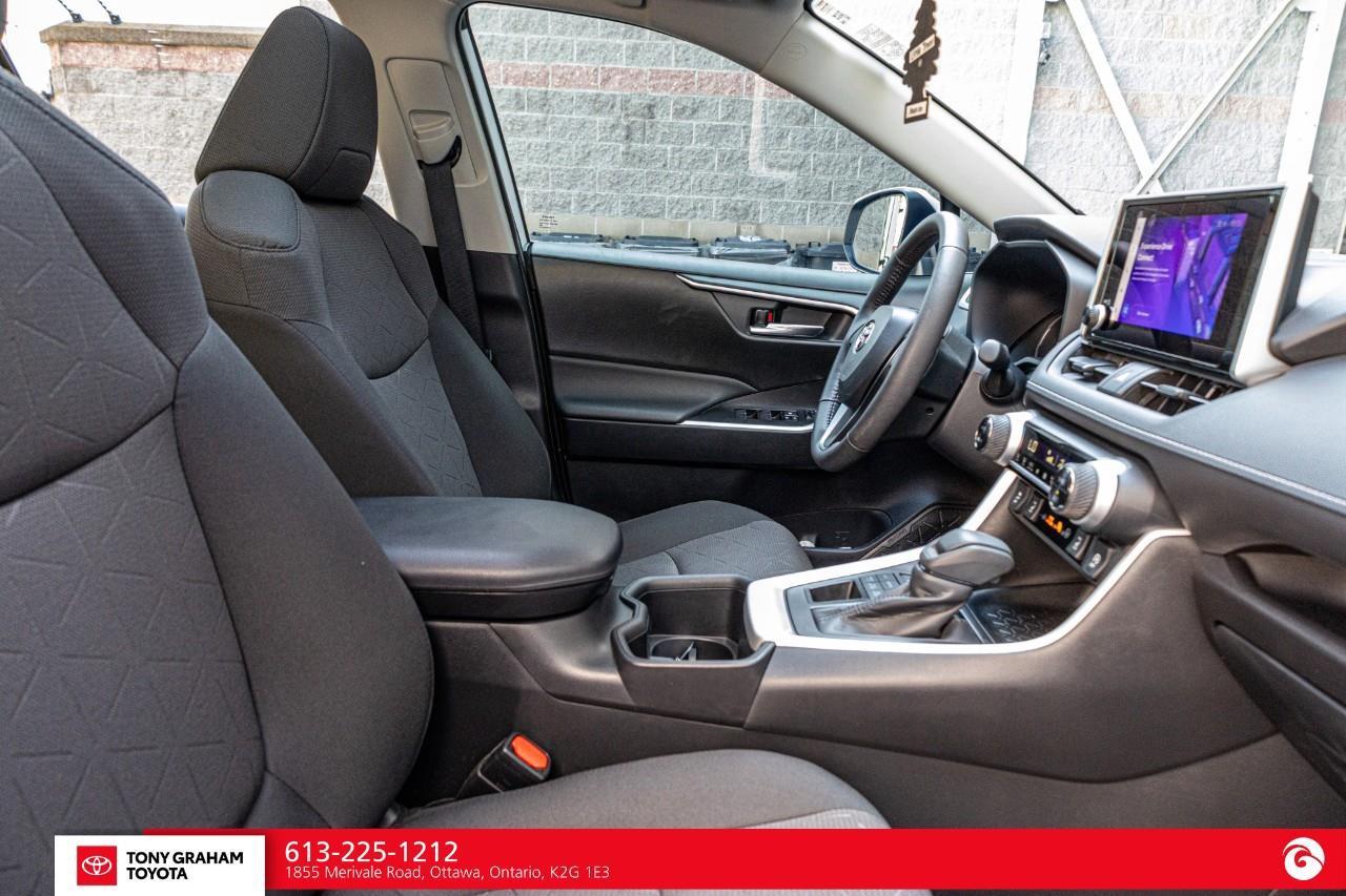 2025 Toyota RAV4 XLE Photo