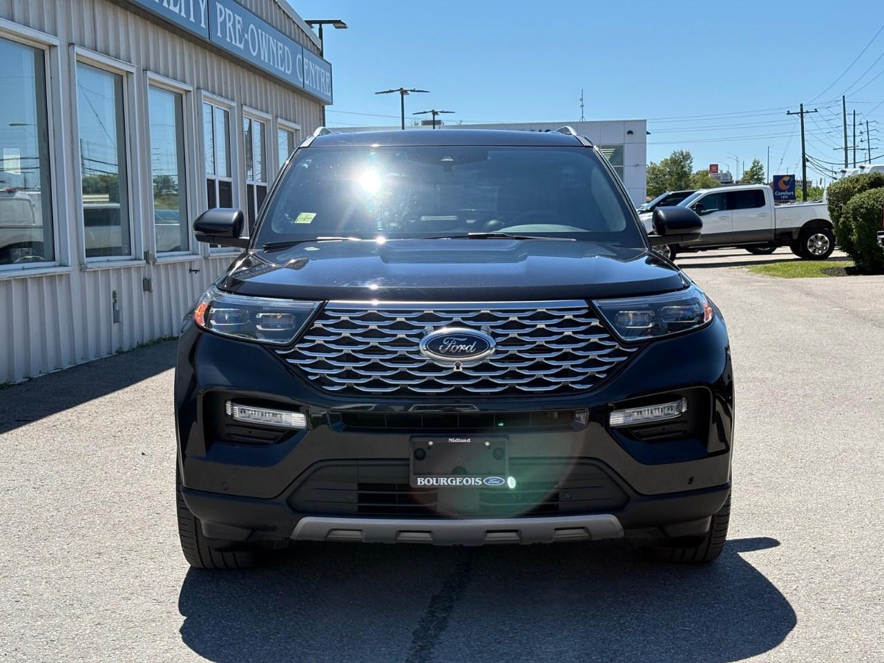 2023 Ford Explorer Platinum 4WD Photo2