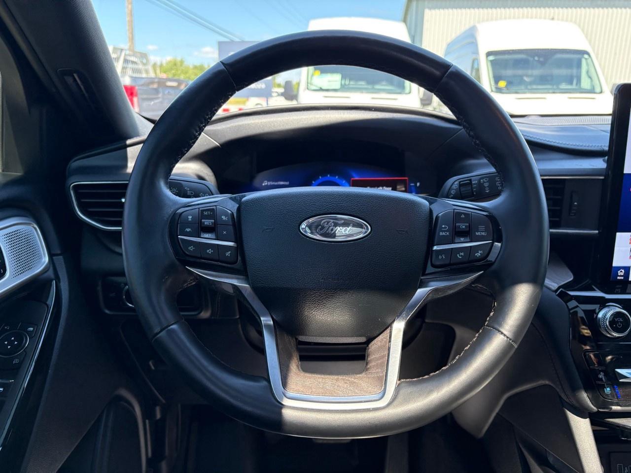 2023 Ford Explorer Platinum 4WD Photo