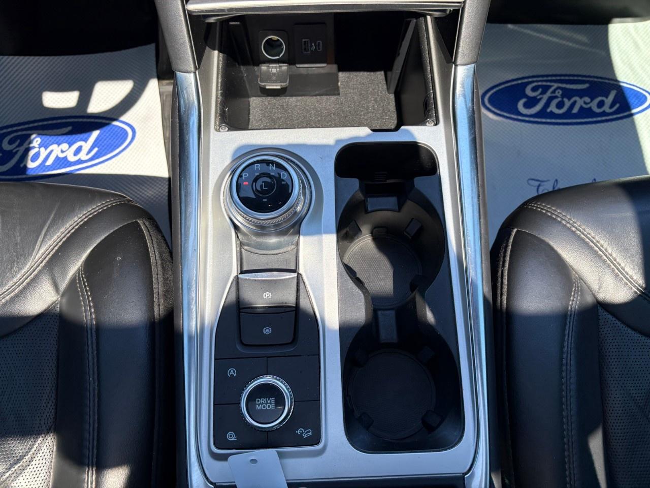 2023 Ford Explorer Platinum 4WD Photo