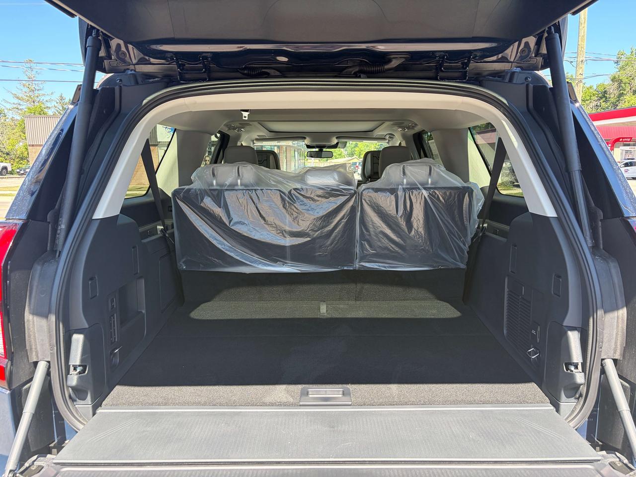 2027 Ford Expedition Platinum Max 4X4 30th Anniversary Edition Photo