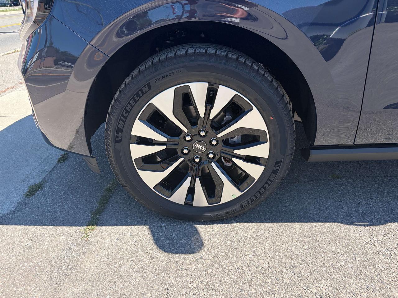 2027 Ford Expedition Platinum Max 4X4 30th Anniversary Edition Photo