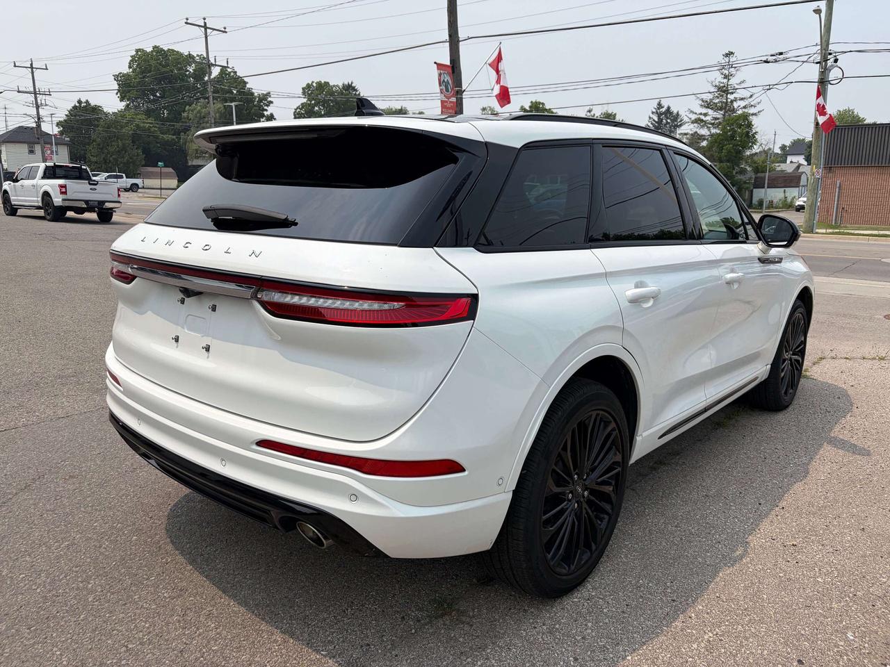 2023 Lincoln Corsair Reserve AWD Photo2