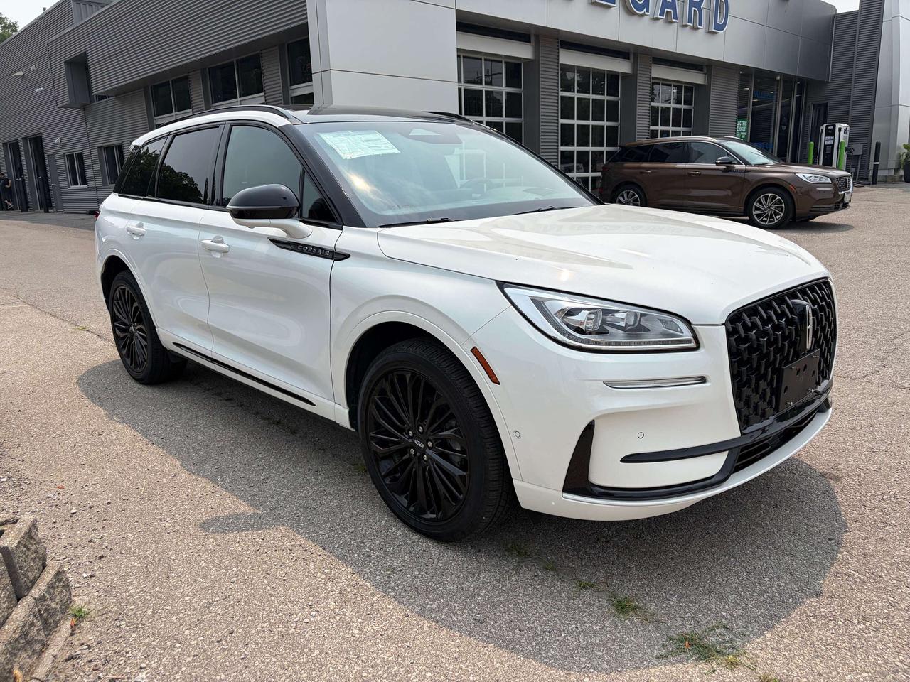 2023 Lincoln Corsair Reserve AWD Photo1