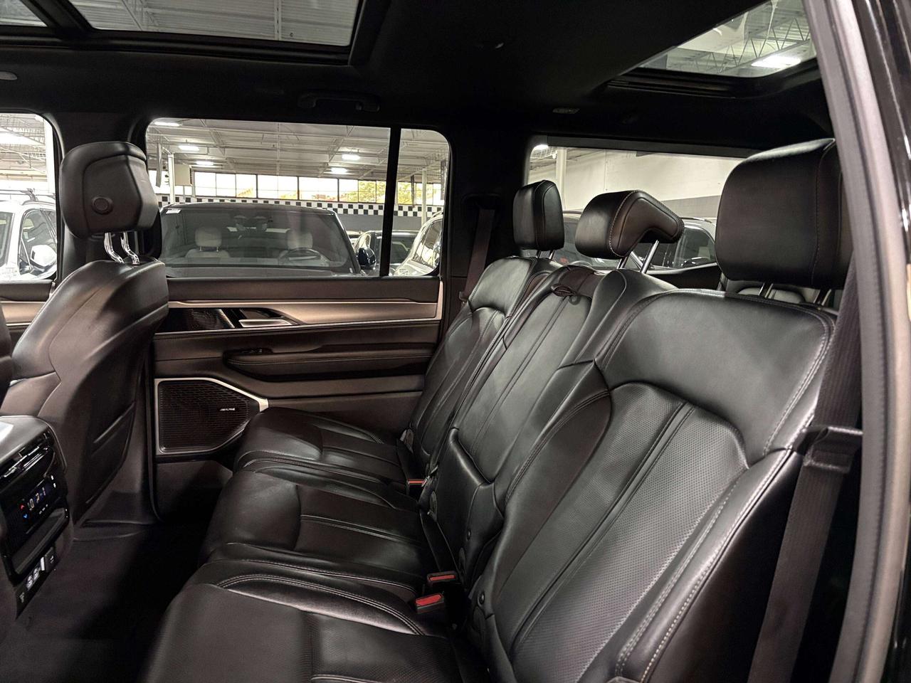 2024 Jeep Wagoneer Series II Carbide|AWD|8PASS|LEATHER|NAV|ALPINE|+++ Photo