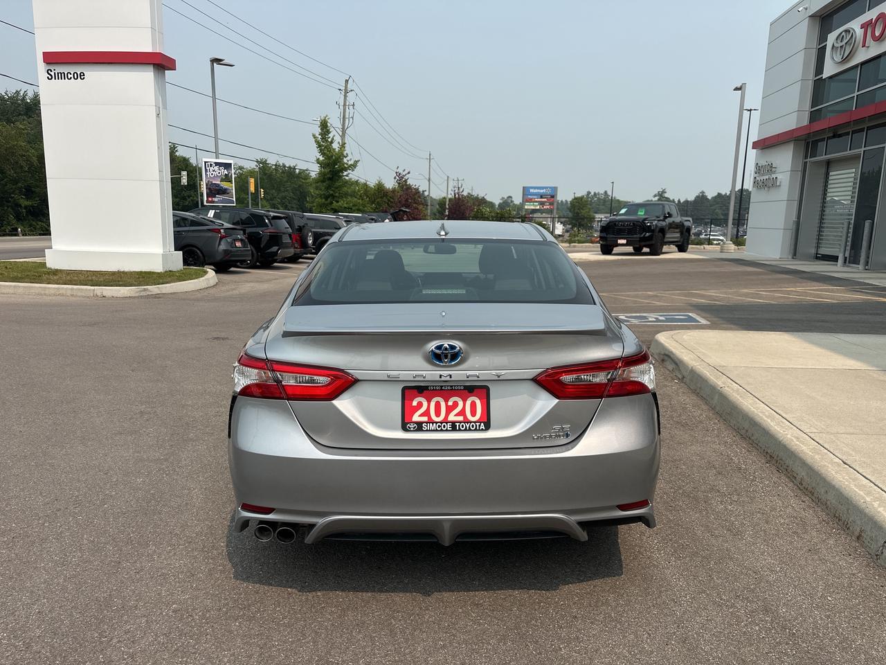 2020 Toyota Camry HYBRID SE Photo
