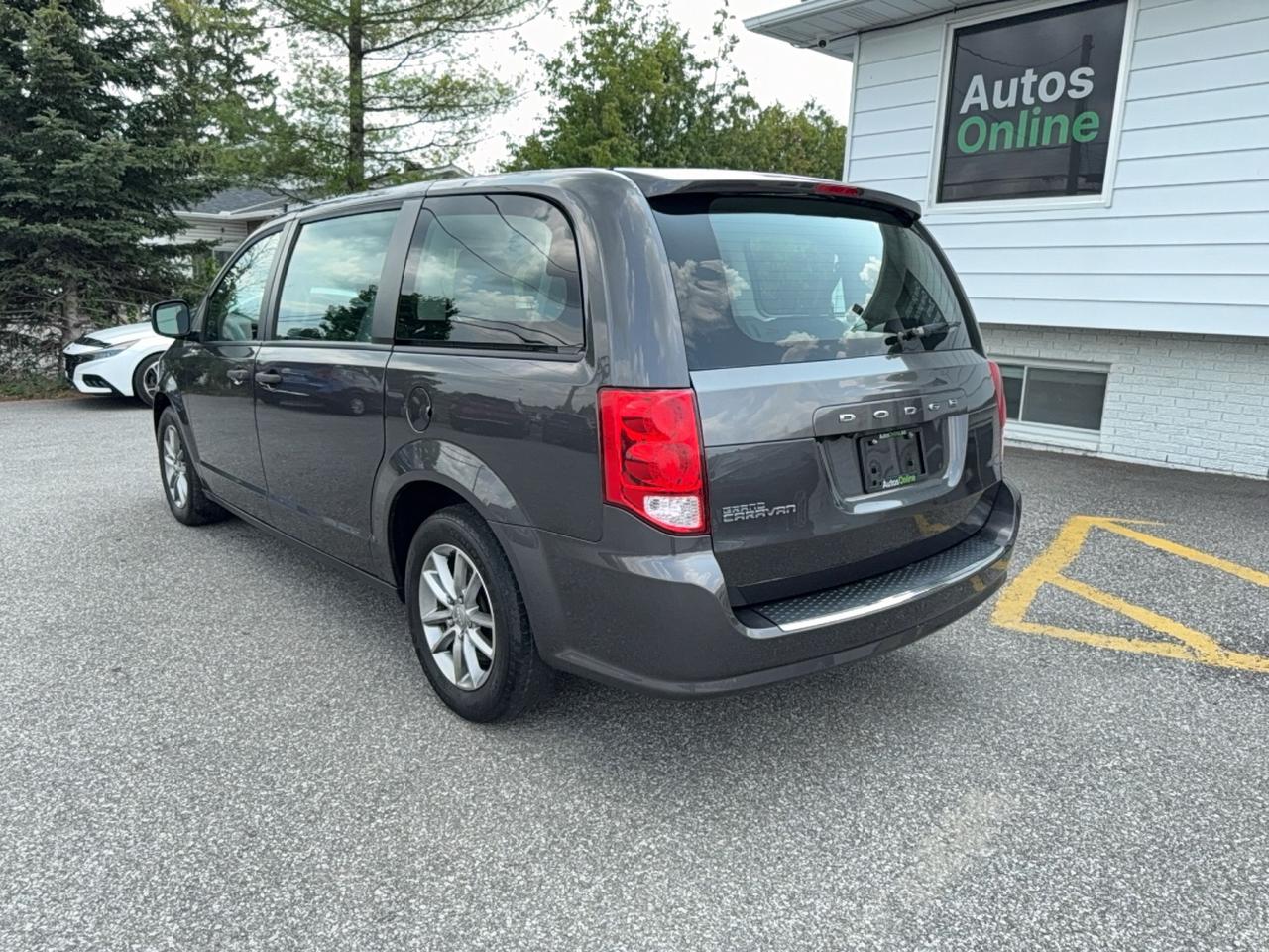2020 Dodge Grand Caravan SE-REVERSE CAM-KEYLESS ENTRY-CLEAN CARFAX Photo2