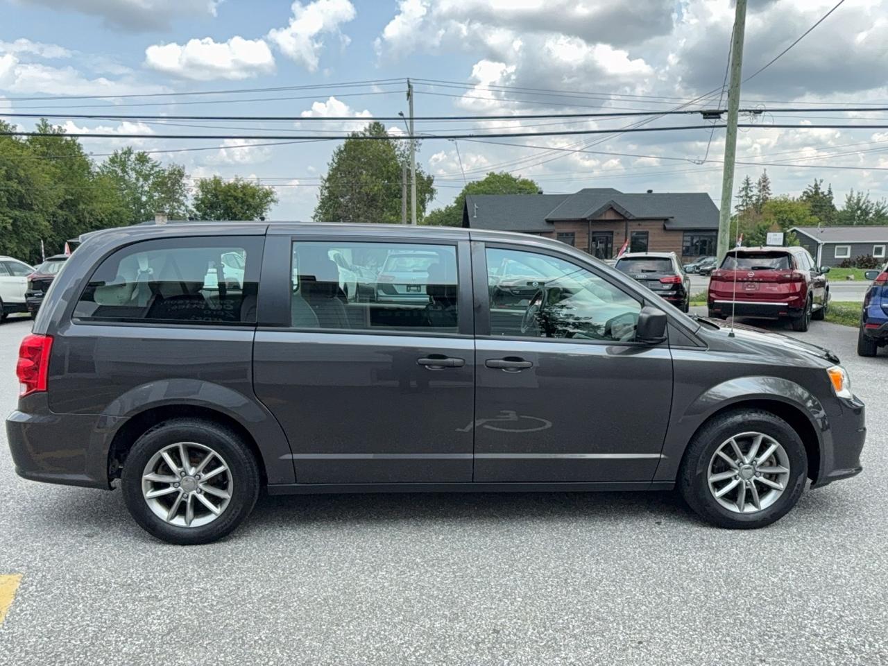 2020 Dodge Grand Caravan SE-REVERSE CAM-KEYLESS ENTRY-CLEAN CARFAX Photo