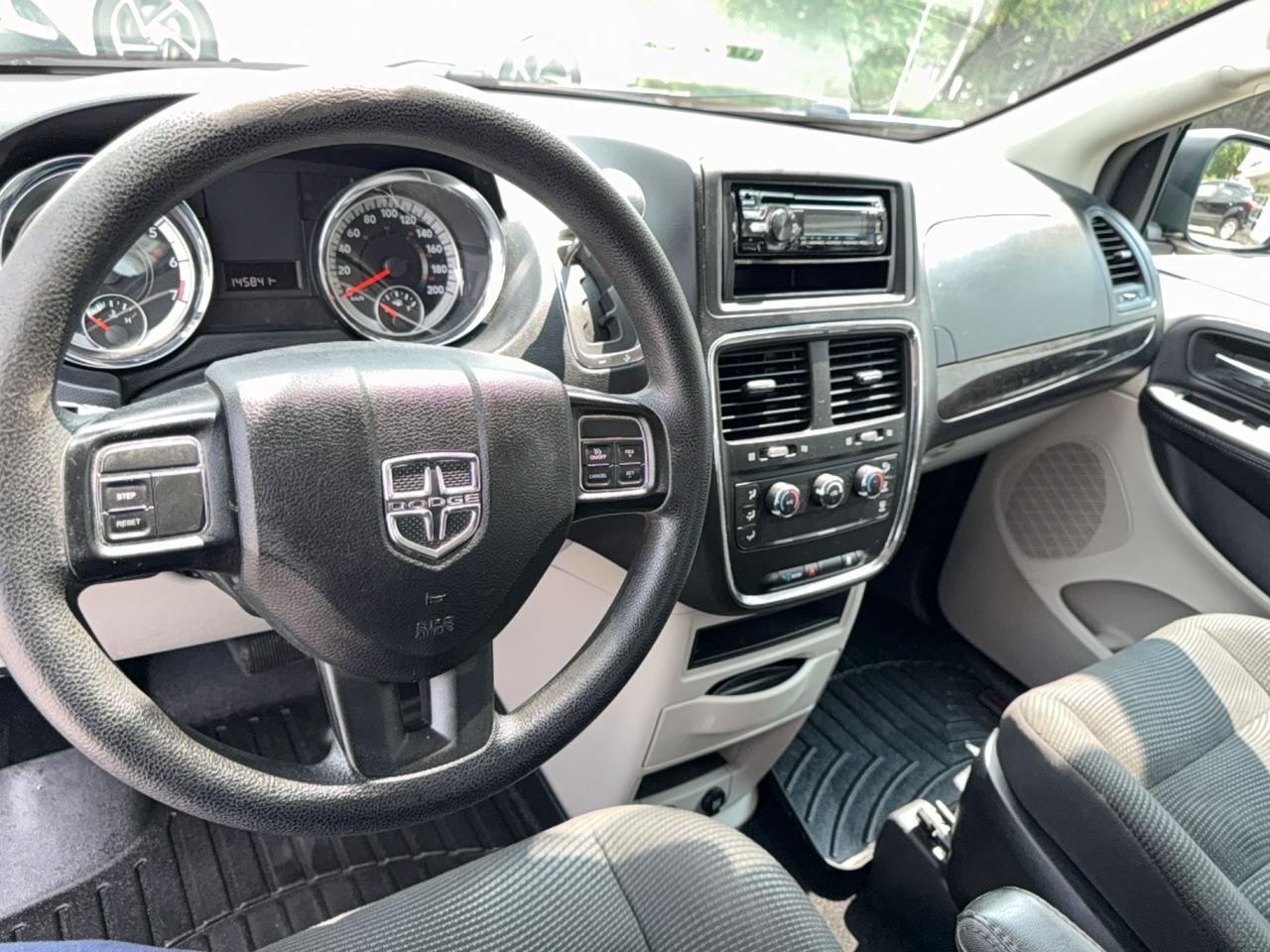 2020 Dodge Grand Caravan SE-REVERSE CAM-KEYLESS ENTRY-CLEAN CARFAX Photo