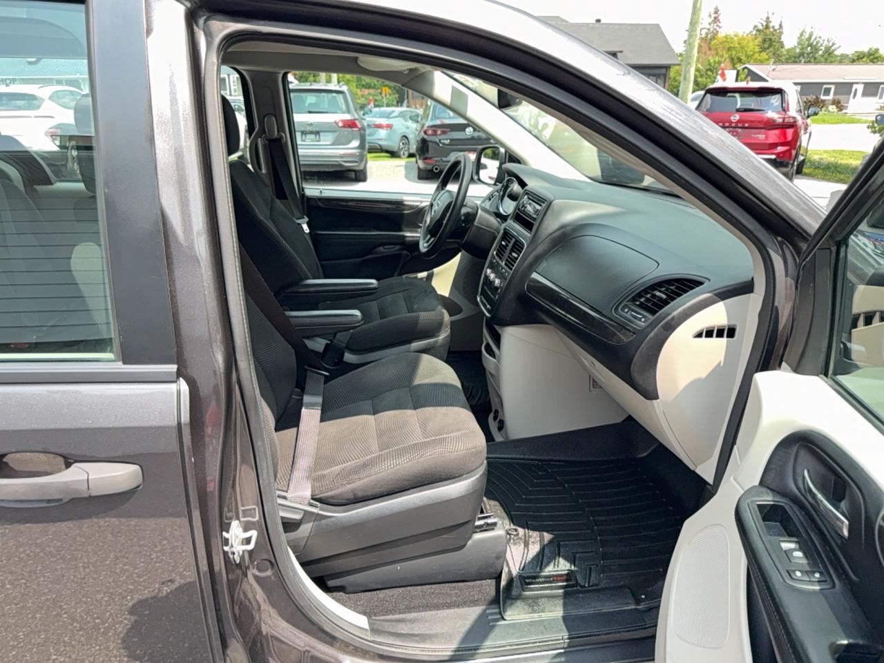 2020 Dodge Grand Caravan SE-REVERSE CAM-KEYLESS ENTRY-CLEAN CARFAX Photo