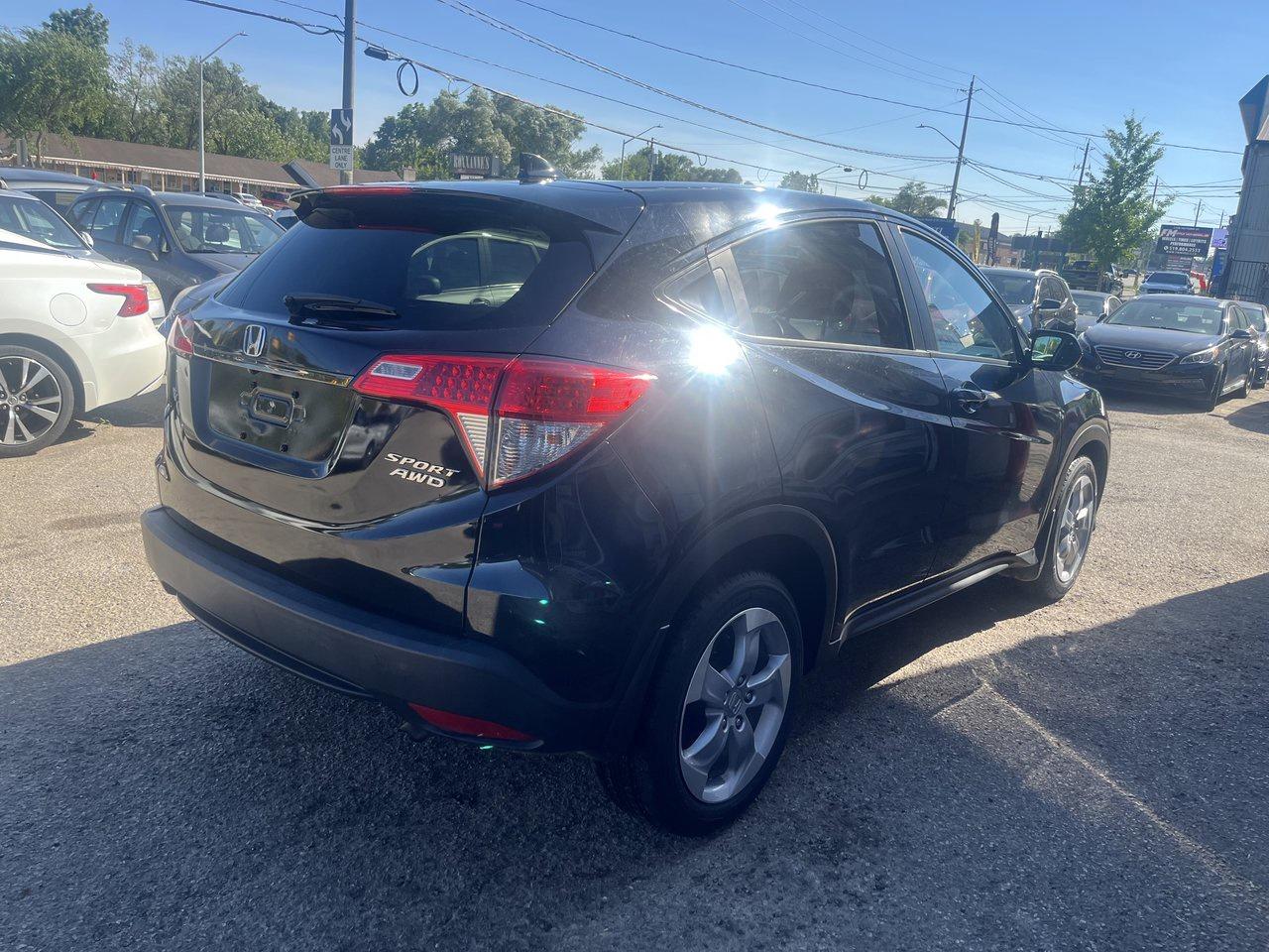 2020 Honda HR-V LX Photo3