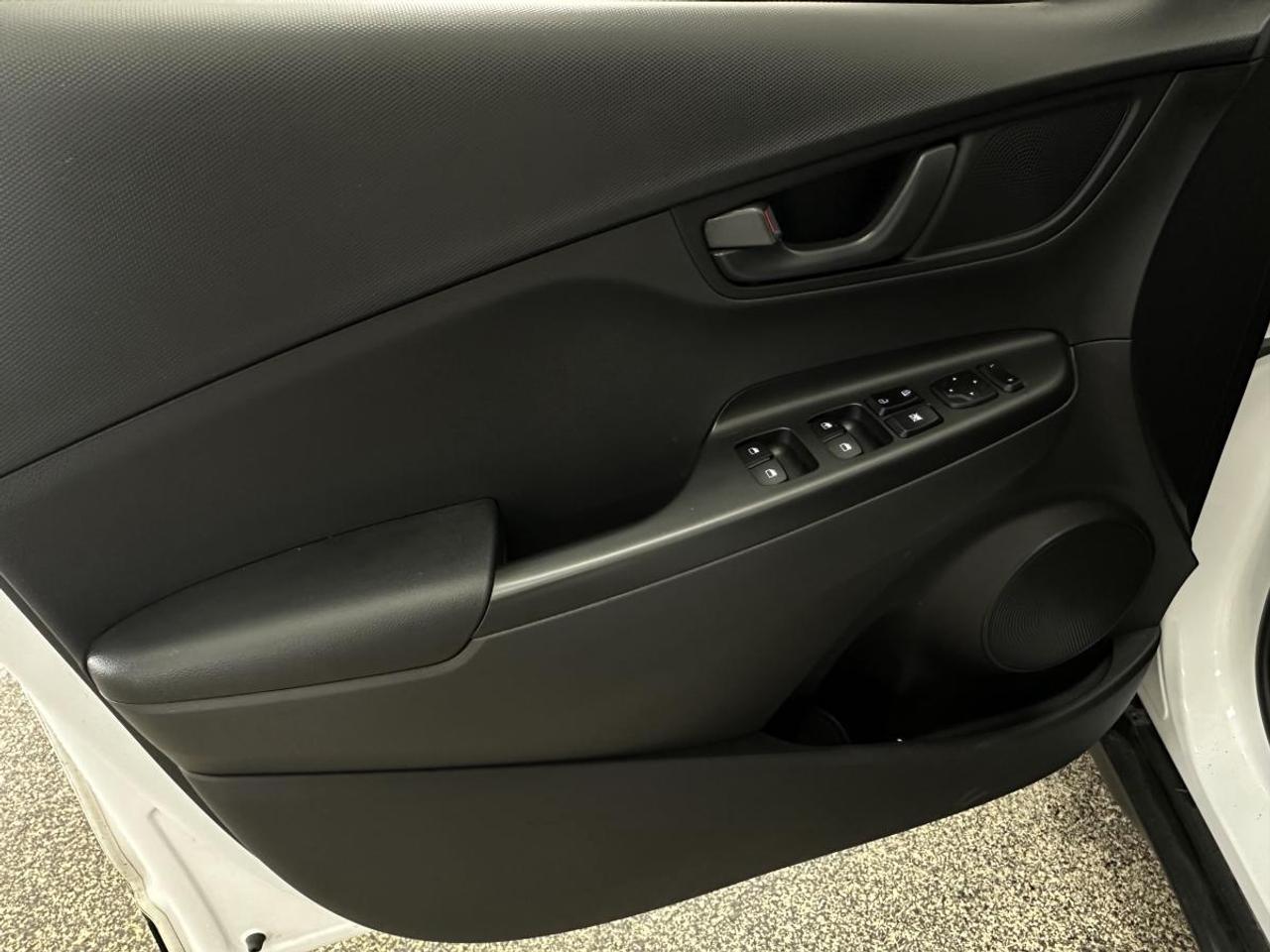 2023 Hyundai KONA 2.0L Essential FWD Photo
