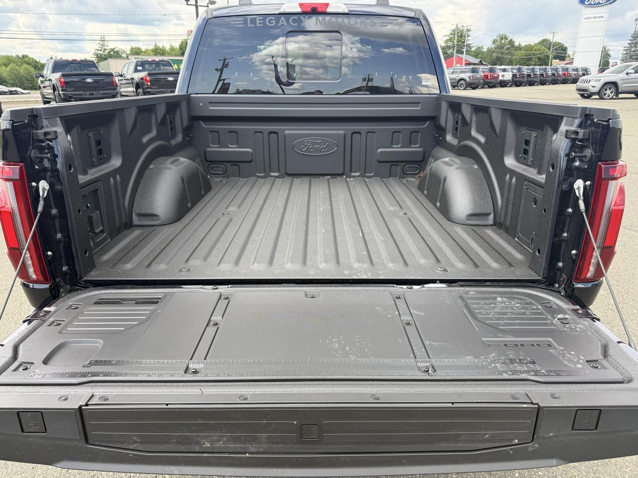 2026 Ford F-150 Platinum 4WD SuperCrew 5.5' Box Photo4