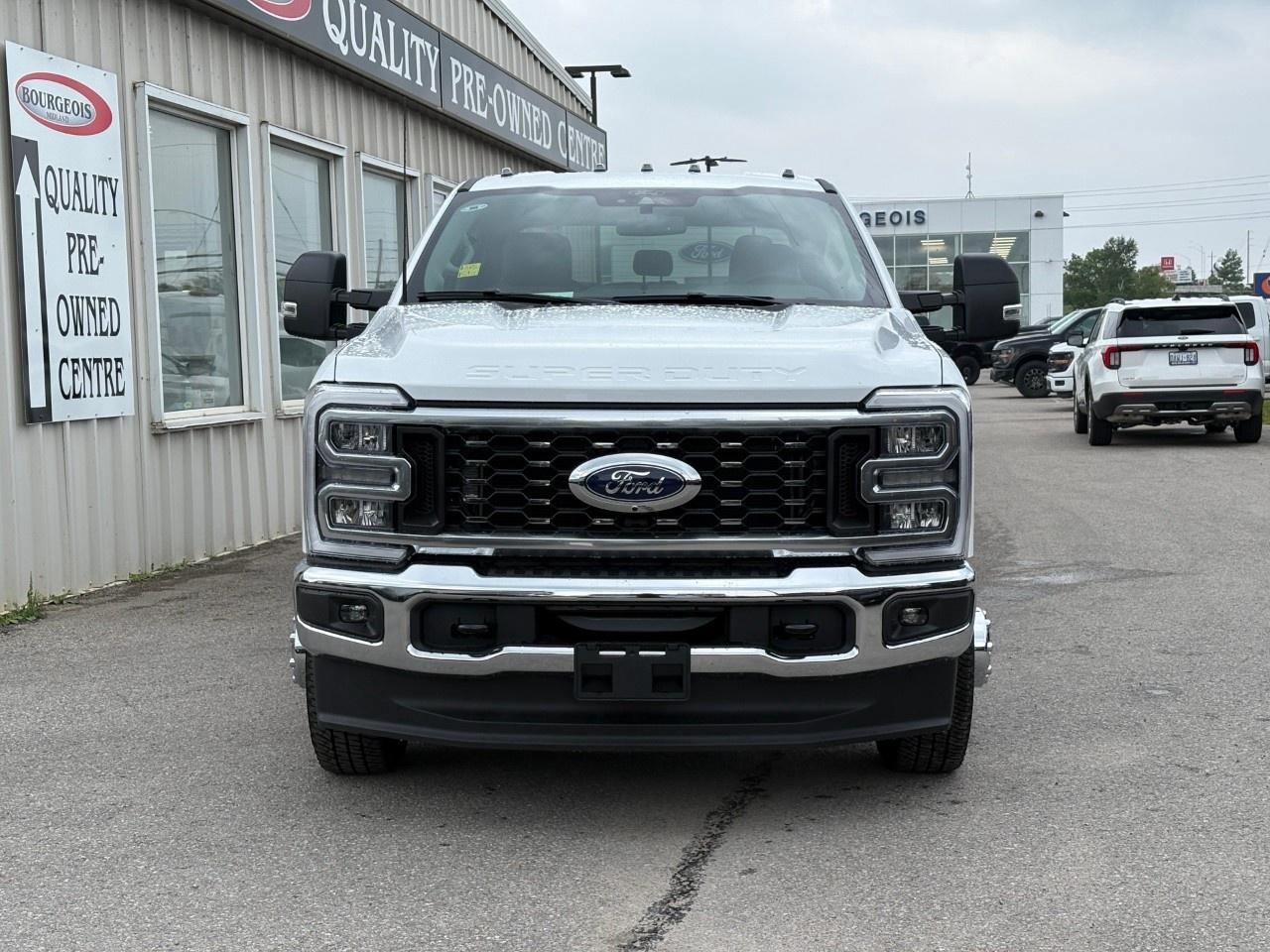 2026 Ford F-350 Super Duty DRW XLT 4WD CREW CAB 8' BOX Photo