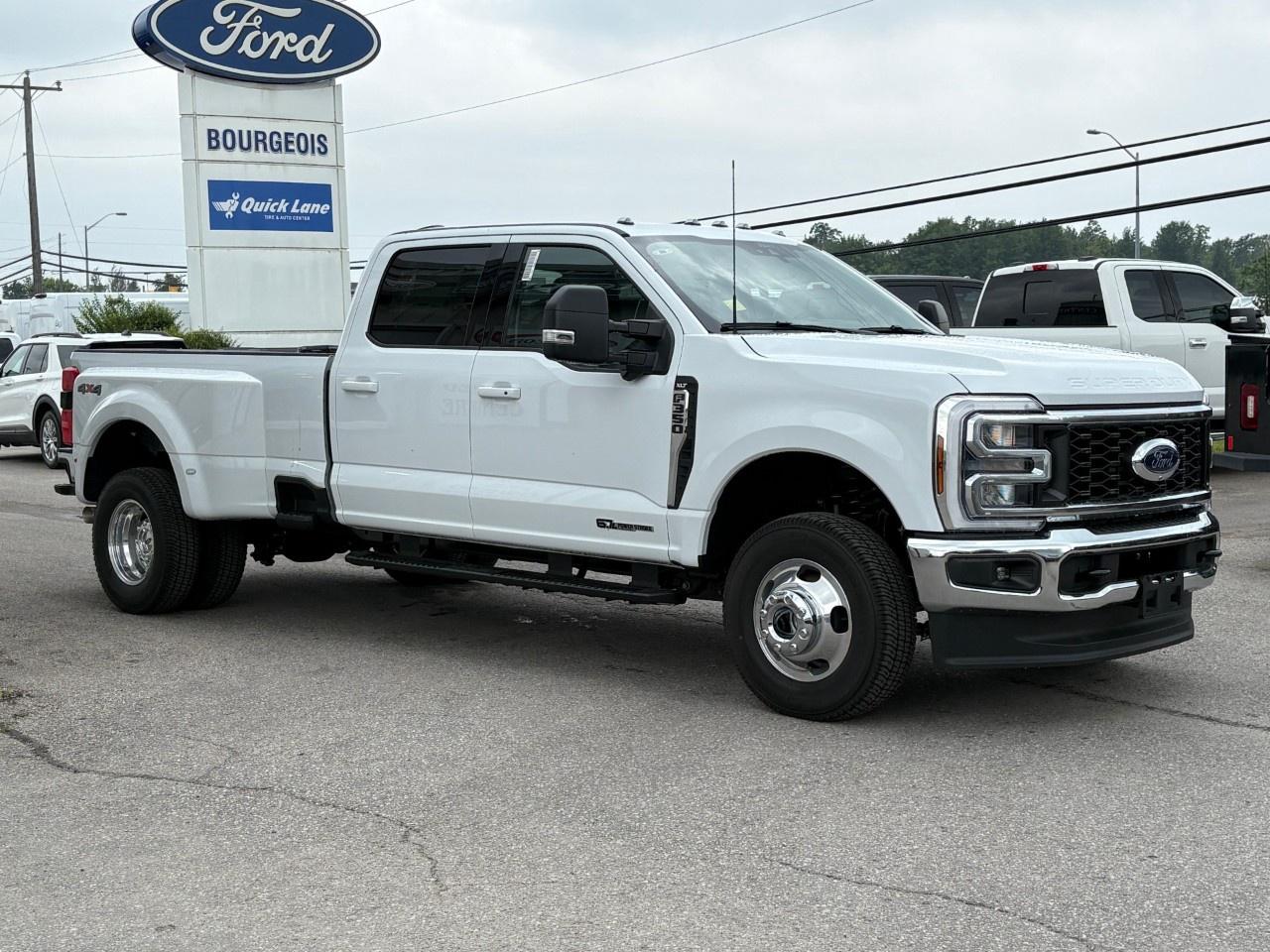 2026 Ford F-350 Super Duty DRW XLT 4WD CREW CAB 8' BOX Photo