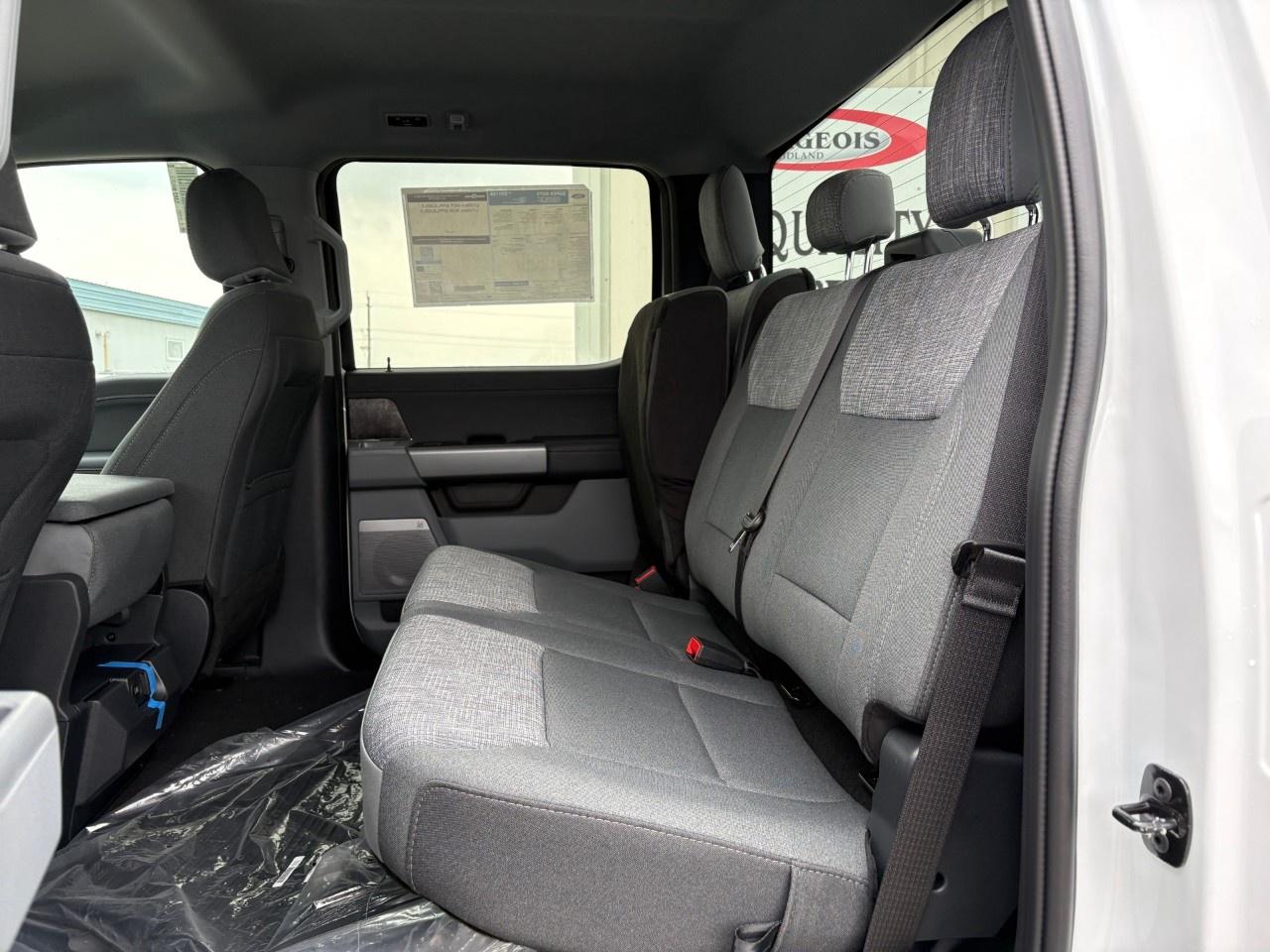 2026 Ford F-350 Super Duty DRW XLT 4WD CREW CAB 8' BOX Photo