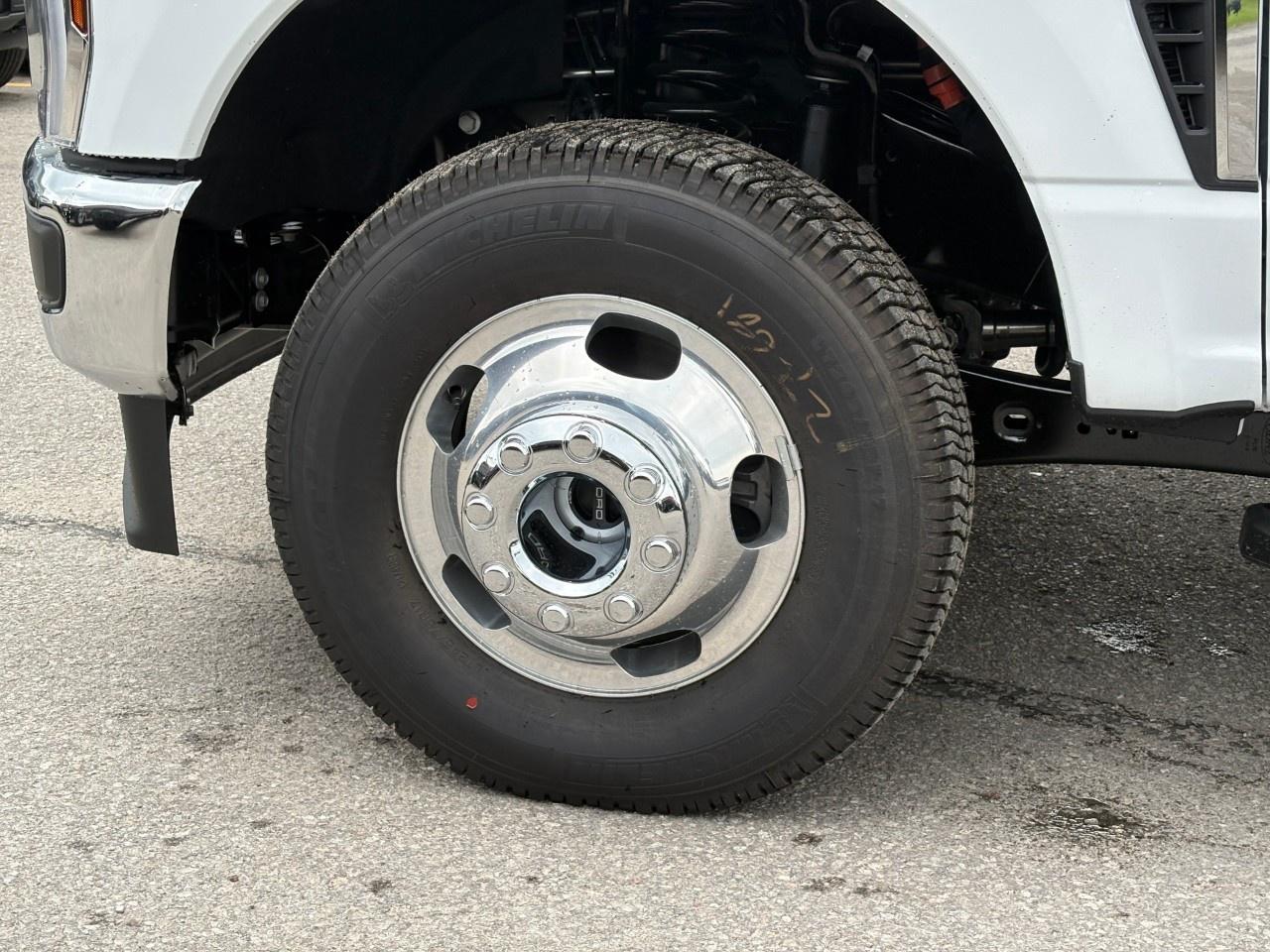 2026 Ford F-350 Super Duty DRW XLT 4WD CREW CAB 8' BOX Photo