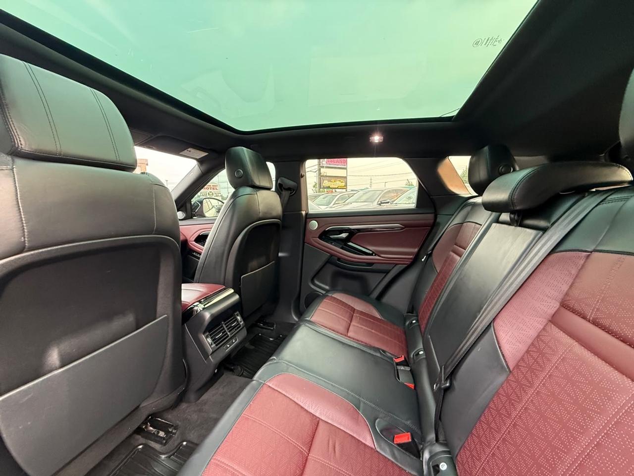 2020 Land Rover Evoque HSE Photo