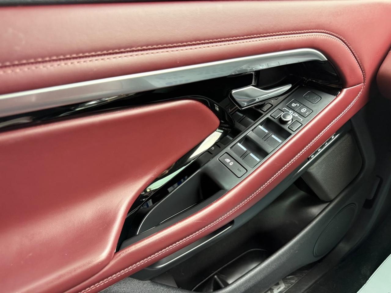 2020 Land Rover Evoque HSE Photo