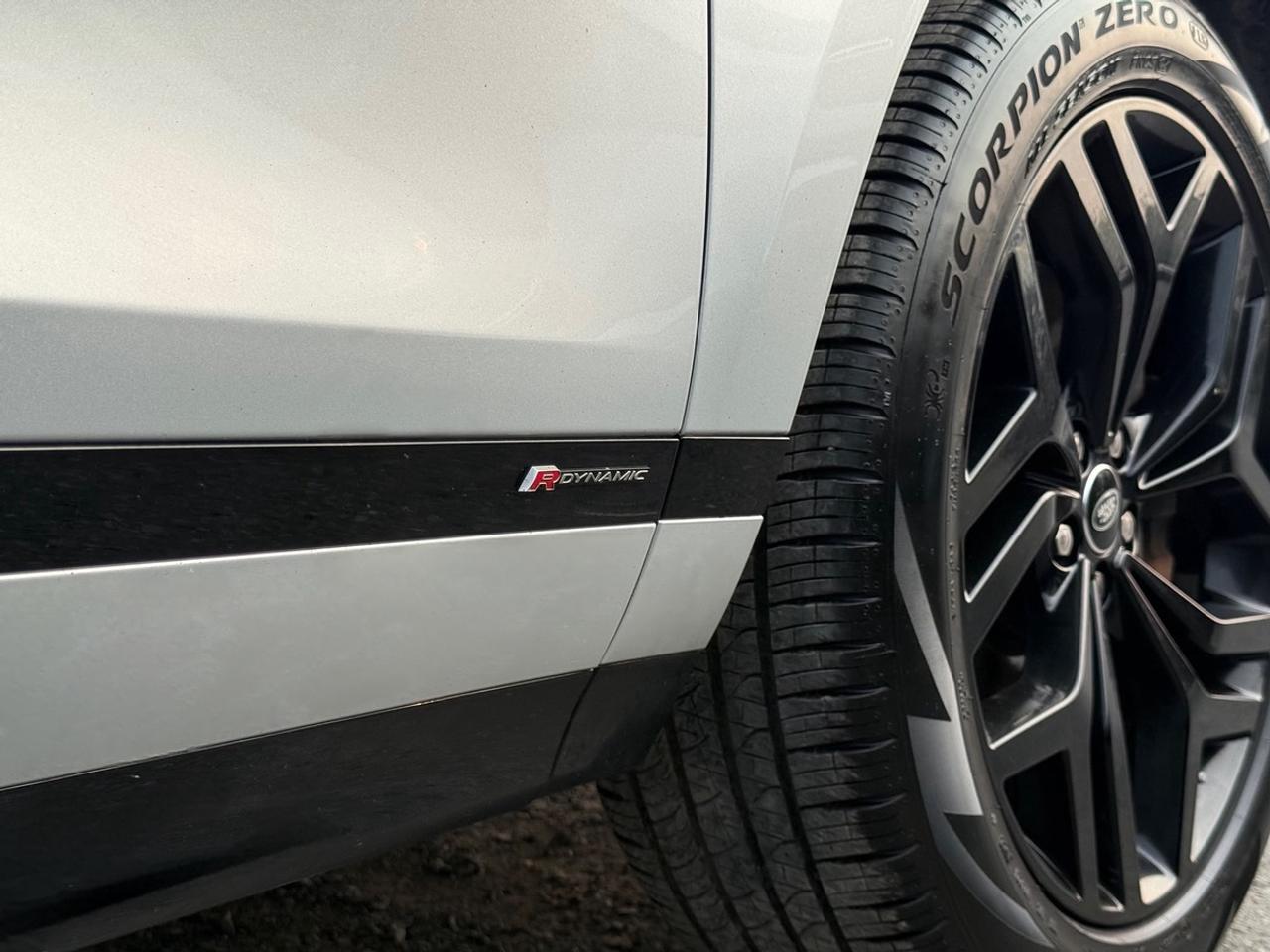 2020 Land Rover Evoque HSE Photo