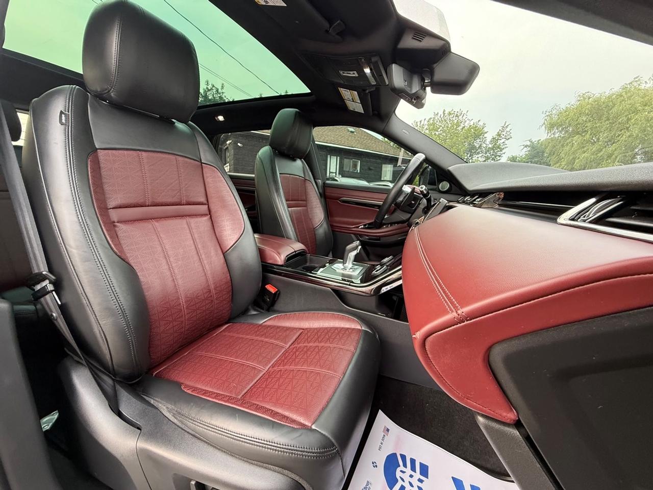 2020 Land Rover Evoque HSE Photo