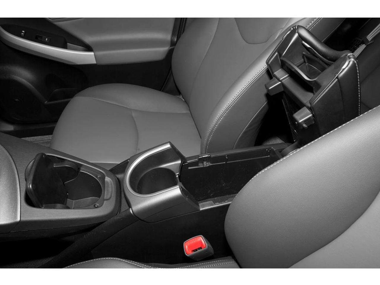 2013 Toyota Prius Base 5dr Hatchback Photo