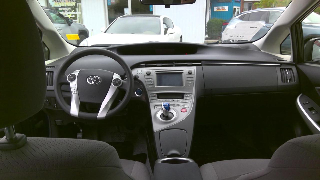 2013 Toyota Prius Base 5dr Hatchback Photo