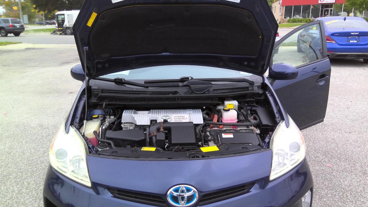 2013 Toyota Prius Base 5dr Hatchback Photo